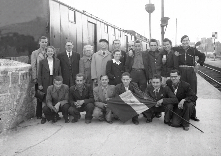 Image:GareQuimper1945.jpg