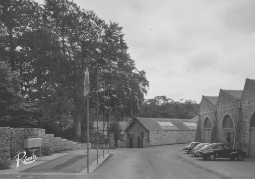 Image:OdetUsine1955.jpg