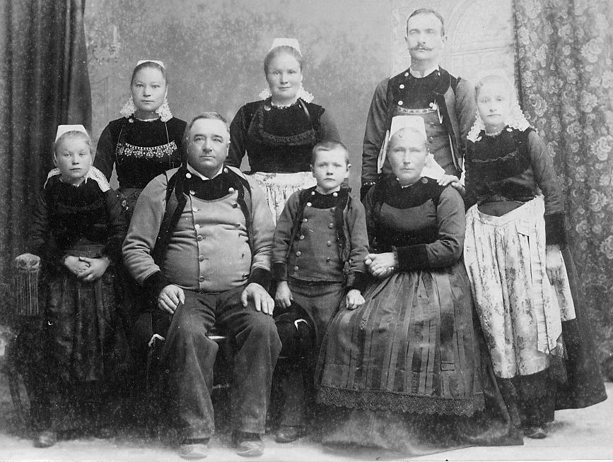 Image:FamileHervéLeRouxMélennec.jpg