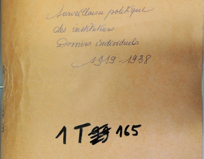 1T165 : Surveillance politique des instituteurs, dossier de Judicaël Gloaguen, directeur de l'école communale de Lestonan.