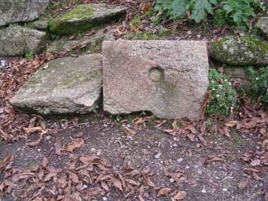  La pierre percée 