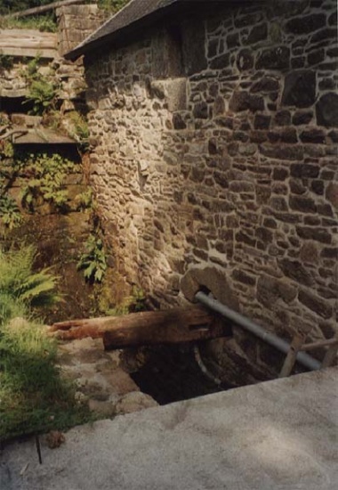  L'axe de la roue à aubes 