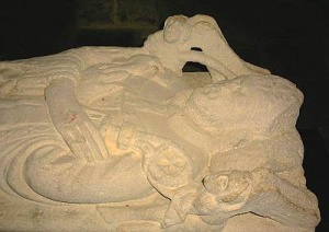 Gisant en l'église de St-Lunaire