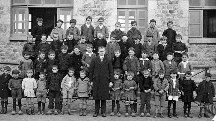 Image:EcoleStJosephLestonan1933.jpg