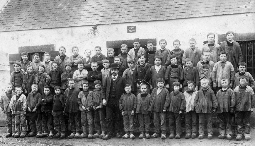 Image:EcolePubliqueLestonan1910.jpg