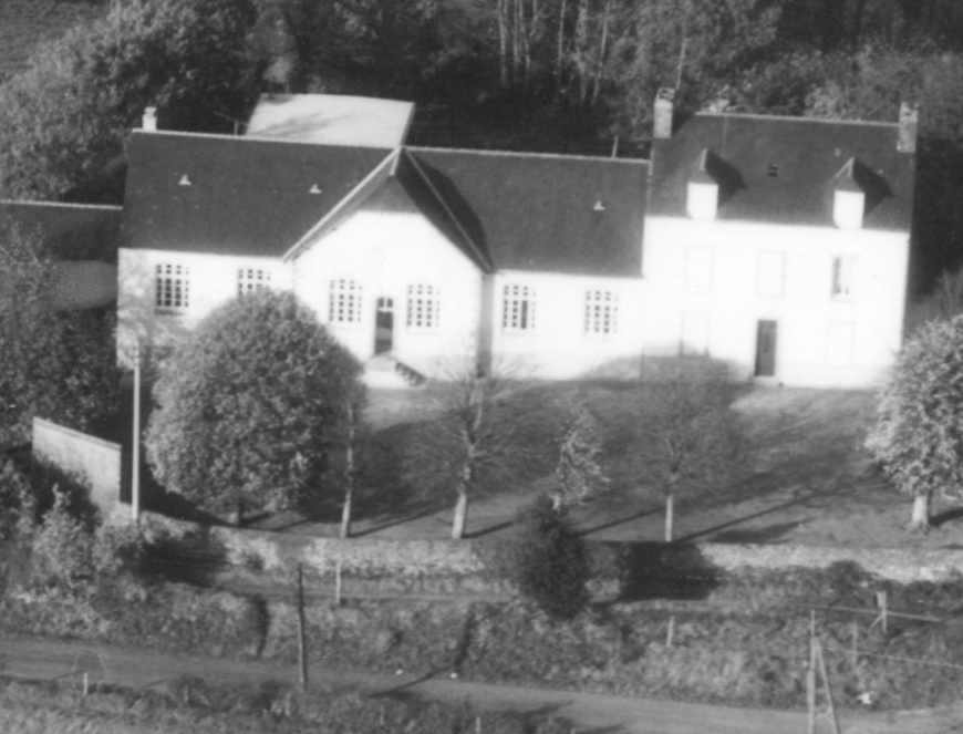 Image:EcolePrimaireBourg1976Small.jpg