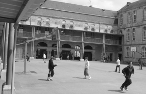 Cour du collège de la Tour d'Auvergne