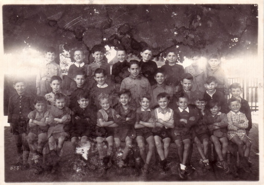 Image:EcoleGarçons Bourg1952.jpg